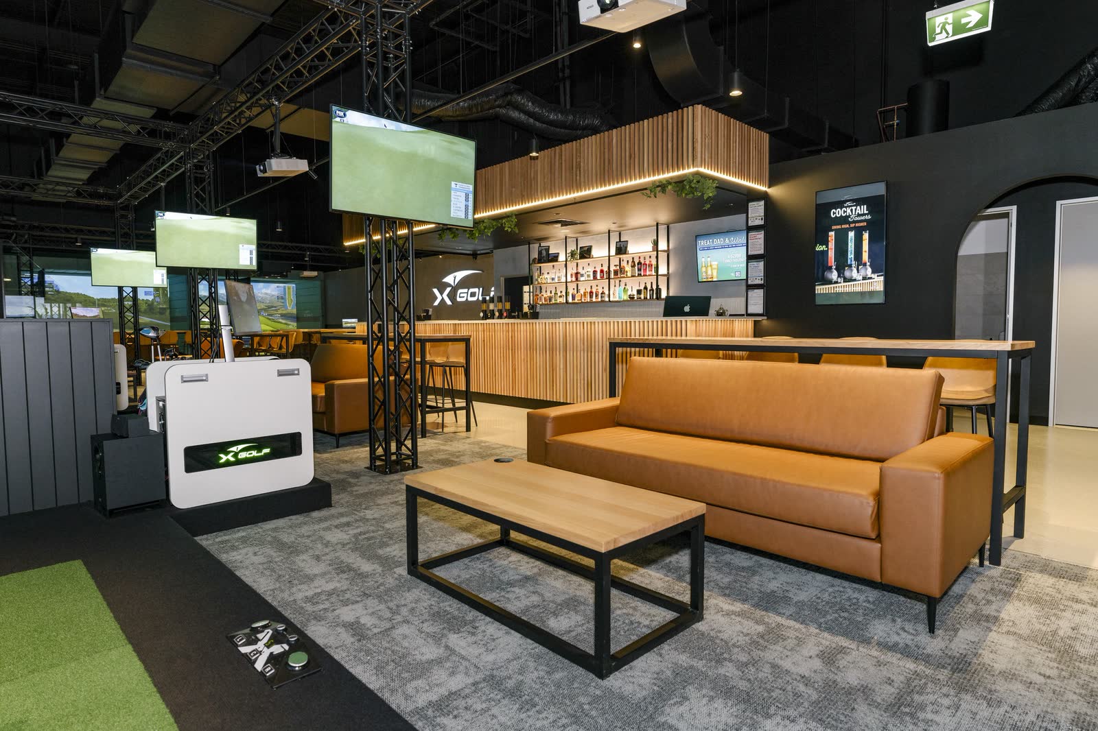 A tan leather lounge and bar in the XGOLF members area